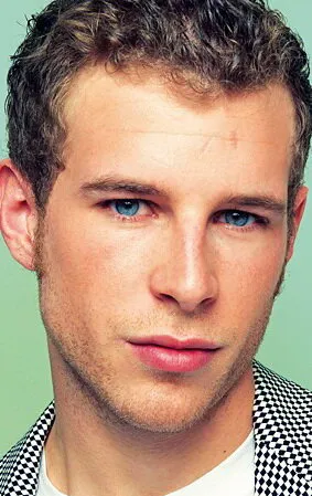 Фотография актёра – Альваро Сервантес (Álvaro Cervantes)