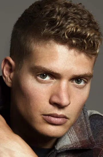 Фотография актёра – Джоша Страдовски (Josha Stradowski)