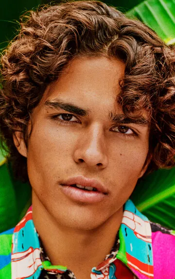 Фотография актёра – Алекс Айоно (Alex Aiono)