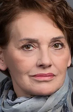 Фотография актёра – Нур Сюрер (Nur Sürer)