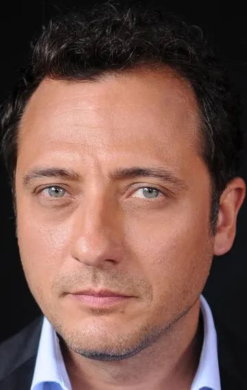 Фотография актёра – Йигит Озшенер (Yigit Özsener)