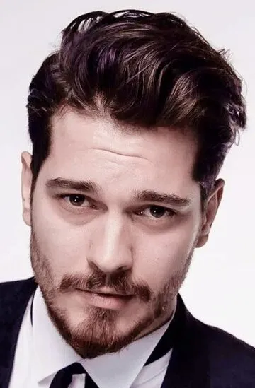 Фотография актёра – Чагатай Улусой (Çağatay Ulusoy)