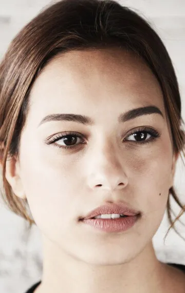 Фотография актёра – Гизем Эмре (Gizem Emre)