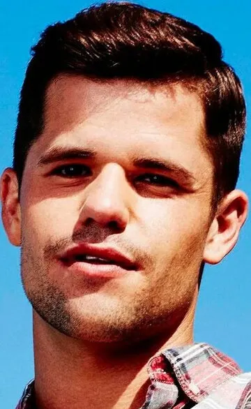 Фотография актёра – Чарли Карвер (Charlie Carver)