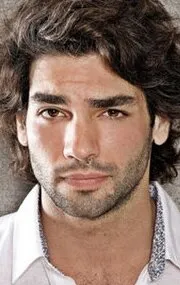 Фотография актёра – Шюкрю Озйылдыз (Sükrü Özyildiz)