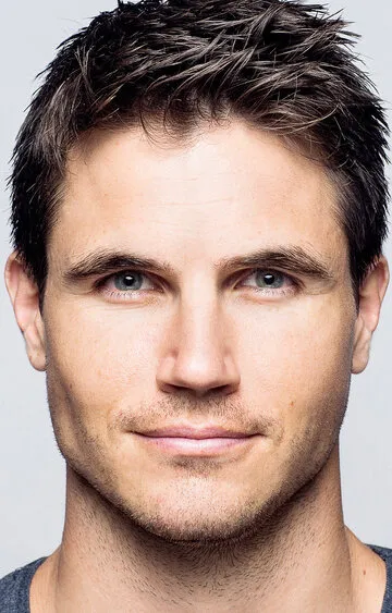 Фотография актёра – Робби Амелл (Robbie Amell)