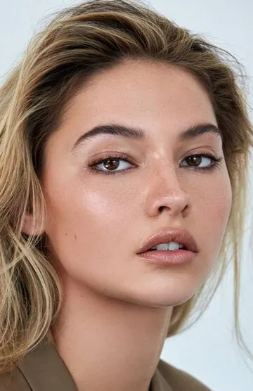 Фотография актёра – Мэдлин Клайн (Madelyn Cline)