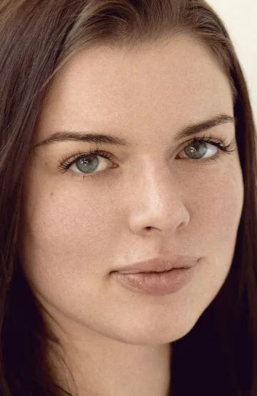 Фотография актёра – Джулия Фокс (Julia Fox)