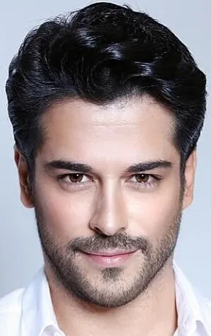 Фотография актёра – Бурак Озчивит (Burak Özçivit)