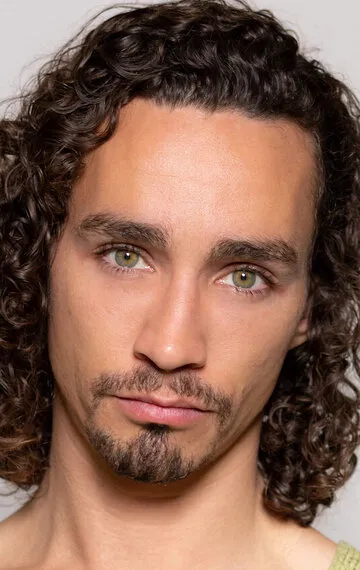 Фотография актёра – Роберт Шиэн (Robert Sheehan)