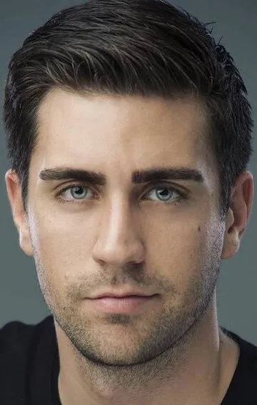 Фотография актёра – Чаглар Эртугрул (Caglar Ertugrul)