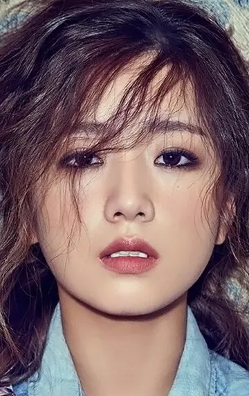 Фотография актёра – Юн Бо-ми (Yoon Bo-mi)