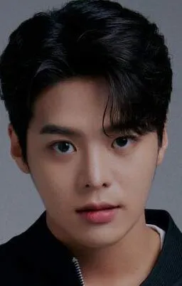 Фотография актёра – Рёун (Ryeoun)