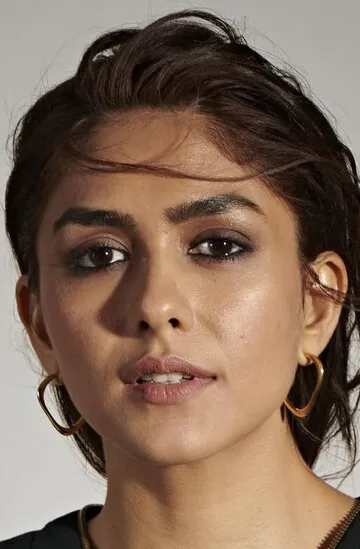 Фотография актёра – Мрунал Тхакур (Mrunal Thakur)