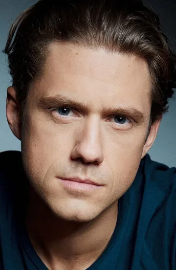 Фотография актёра – Аарон Твейт (Aaron Tveit)