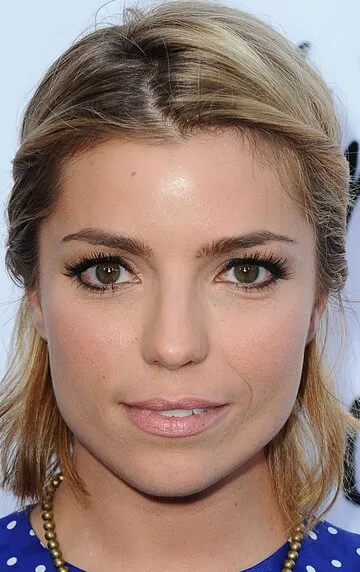 Фотография актёра – Анджела Тримбур (Angela Trimbur)