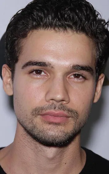 Фотография актёра – Стивен Стрейт (Steven Strait)