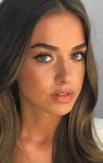 Фотография актёра – Бенсу Сорал (Bensu Soral)