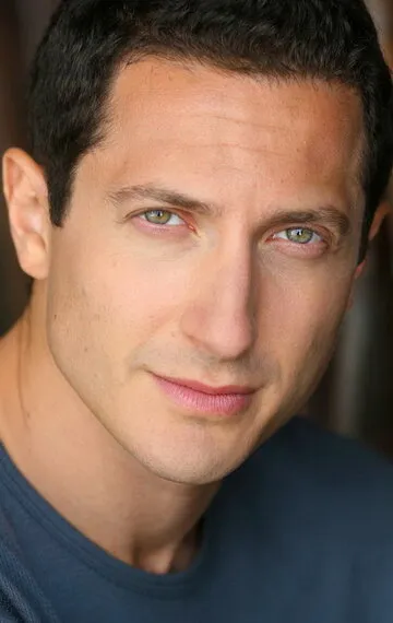 Фотография актёра – Саша Ройз (Sasha Roiz)