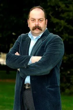 Фотография актёра – Али Дюшенкалкар (Ali Düsenkalkar)