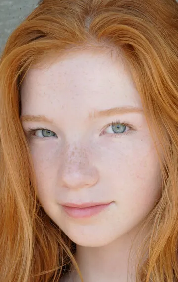 Фотография актёра – Анналиса Бассо (Annalise Basso)