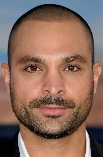 Фотография актёра – Майкл Мэндо (Michael Mando)