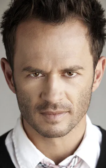 Фотография актёра – Грег Эллис (Greg Ellis)