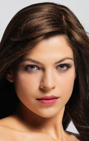 Фотография актёра – Thais Blume