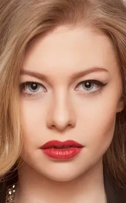 Фотография актёра – Зои Штрауб (Zoe Straub)