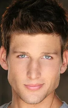 Фотография актёра – Паркер Янг (Parker Young)