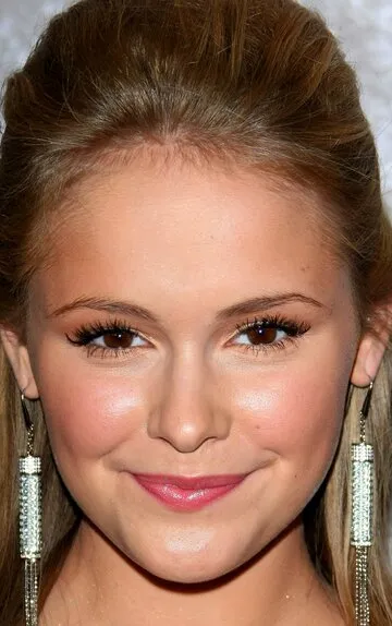 Фотография актёра – Касси Томсон (Cassi Thomson)