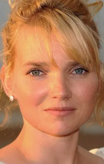 Фотография актёра – Софи Куинтон (Sophie Quinton)