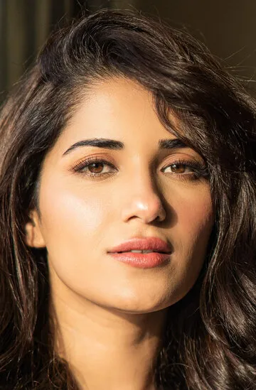 Фотография актёра – Рухани Шарма (Ruhani Sharma)