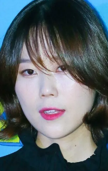 Фотография актёра – Ким Сэ-бёк (Kim Sae-byeok)