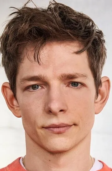 Фотография актёра – Майк Фейст (Mike Faist)