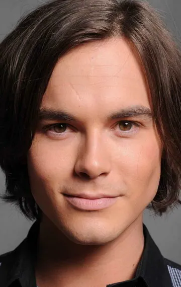 Фотография актёра – Тайлер Блэкберн (Tyler Blackburn)