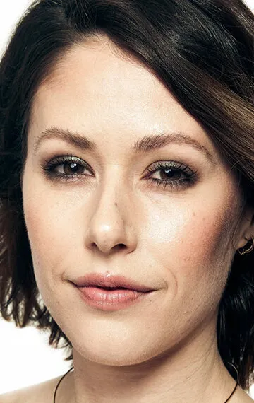 Фотография актёра – Аманда Крю (Amanda Crew)