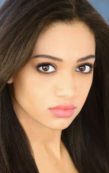 Фотография актёра – Саманта Логан (Samantha Logan)