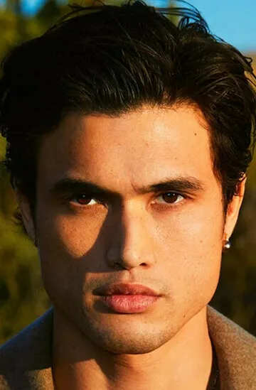 Фотография актёра – Чарльз Мелтон (Charles Melton)