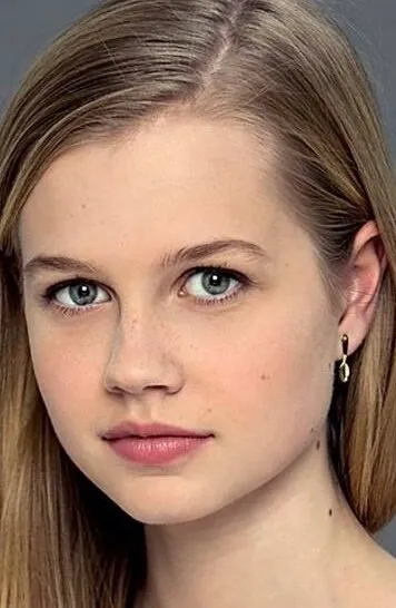 Фотография актёра – Энгаури Райс (Angourie Rice)