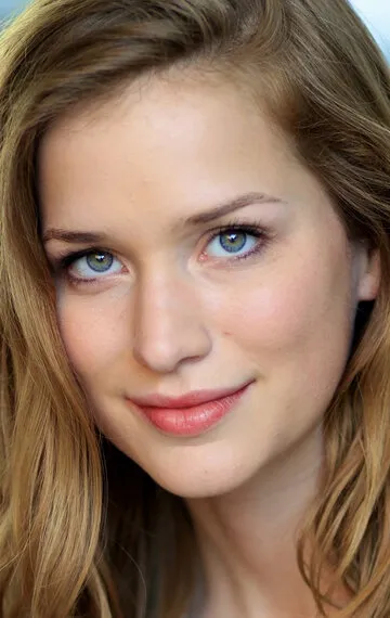 Фотография актёра – Элизабет Лэил (Elizabeth Lail)