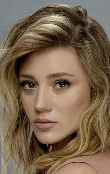 Фотография актёра – Гизем Караджа (Gizem Karaca)