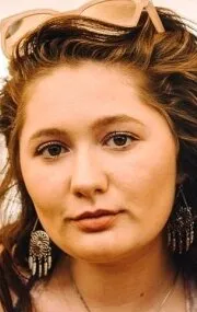 Фотография актёра – Эмма Кинни (Emma Kenney)