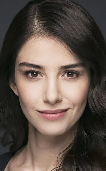 Фотография актёра – Озге Гюрель (Özge Gürel)