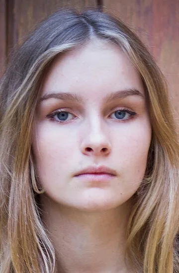 Фотография актёра – Оливия ДиЙон (Olivia DeJonge)