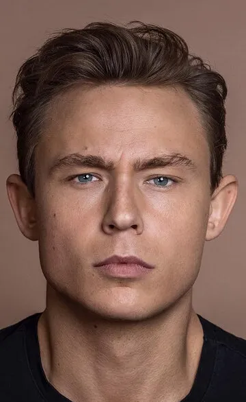 Фотография актёра – Деннис Моен (Dennis Mojen)