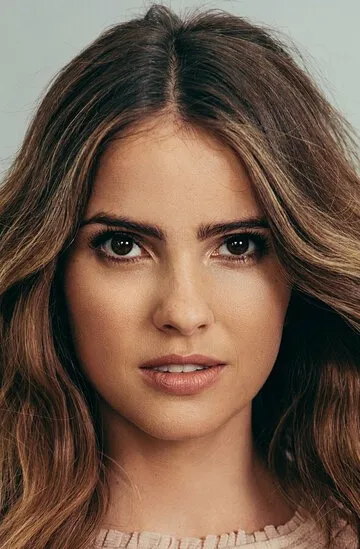 Фотография актёра – Шелли Хенниг (Shelley Hennig)