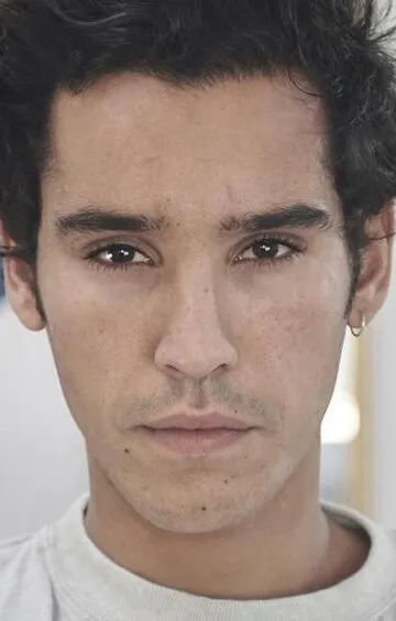 Фотография актёра – Адам Бесса (Adam Bessa)