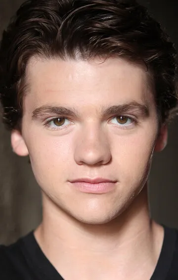 Фотография актёра – Джоэл Кортни (Joel Courtney)