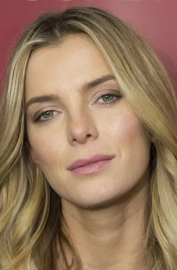 Фотография актёра – Бетти Гилпин (Betty Gilpin)